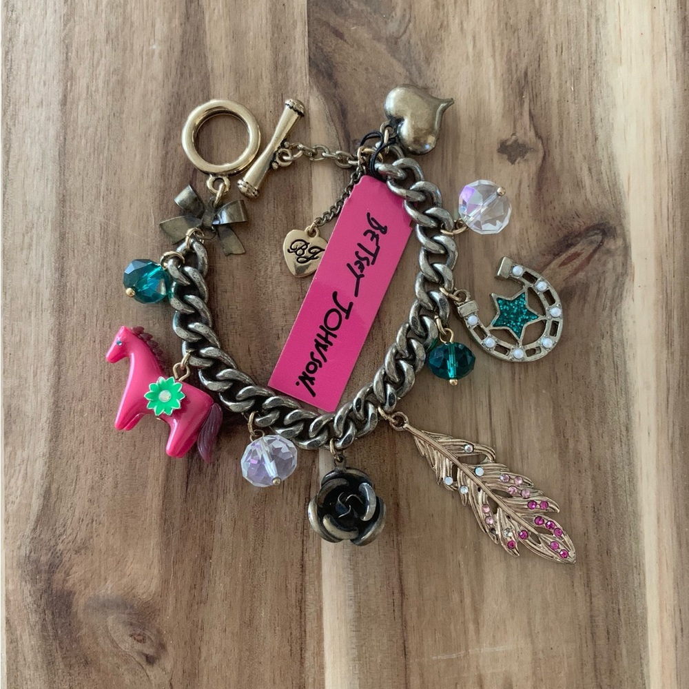Betsey Johnson Indian Summer Dream Catcher horse feather charms bracelet NWT